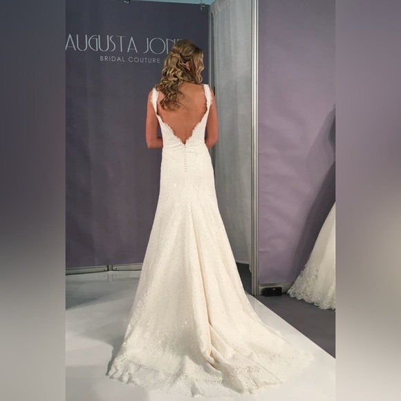 Augusta Jones Liz Gown, Bridal size 20, unaltered. Lace with sequins. Ivory. - Picture 5 of 8
